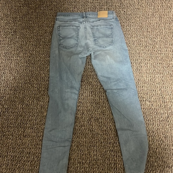 Hollister 32x34 Light Wash Taper Epic Flex Blue Jeans - Picture 3 of 5